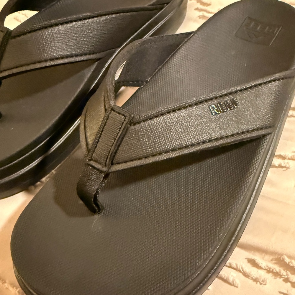 Reef Women’s platform Classic Black Sandals - Picture 3 of 11